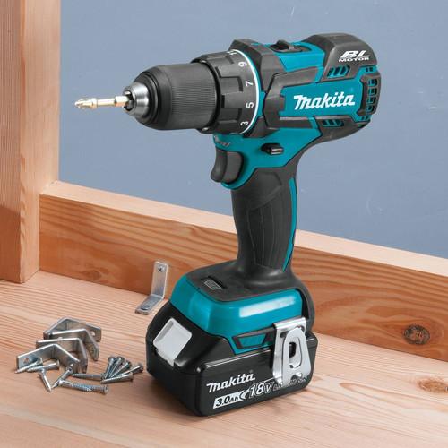 Makita XFD061 18V LXT Lithium-Ion Brushless Compact 1-2 in. Cordless Drill Driver Kit (3 Ah)
